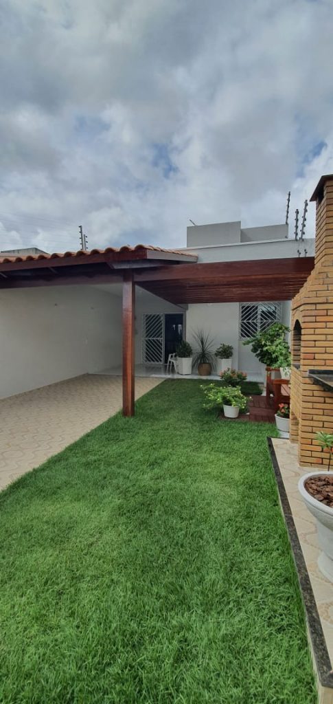 Casa á venda com 03 quartos em Pedras-Fortaleza