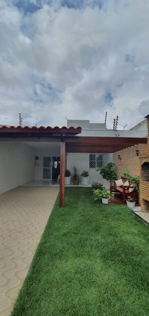 Casa á venda com 03 quartos em Pedras-Fortaleza