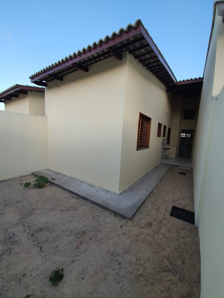 Ótima casa no bairro Gereraú com 02 suítes