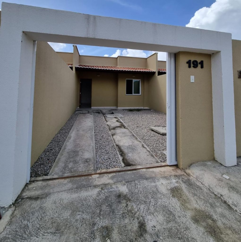 Casa a venda no bairro Gereraú com 02 quartos .